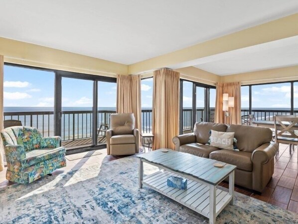 Living area - Savoy Penthouse 603 3 Bedroom Condo (Myrtle Beach)