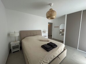 2 bedrooms, iron/ironing board, WiFi, bed sheets