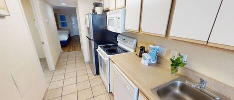 Condo, 1 Bedroom | Private kitchen | Fridge, oven, coffee/tea maker, toaster