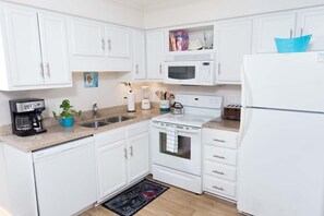 Condo, 2 Bedrooms | Private kitchen | Fridge, oven, coffee/tea maker, toaster