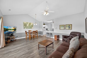 Condo, 1 Bedroom | Living area