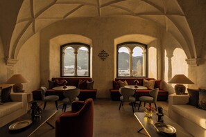 Lobby lounge - Castel Badia (San Lorenzo di Sebato)