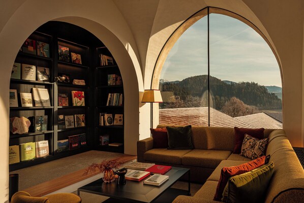 Coin salon dans le hall