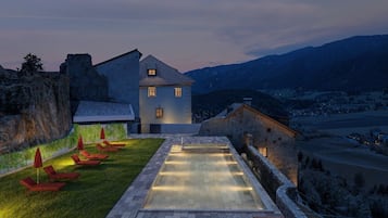 Indoor pool, seasonal outdoor pool