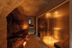 Salas para tratamentos a dois, sauna seca, banheira de hidromassagem