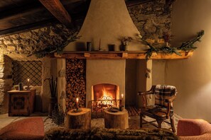 Fireplace - Castel Badia (San Lorenzo di Sebato)