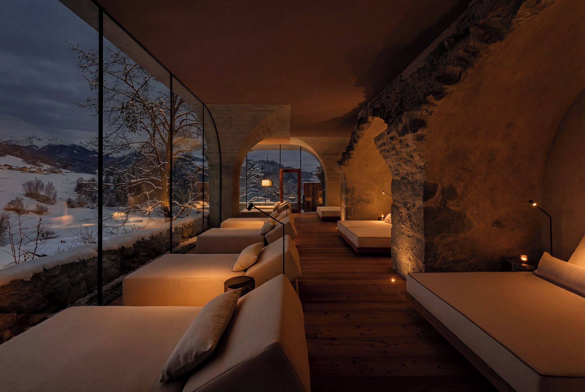 Couples treatment room(s), sauna, hot tub, steam room, massages