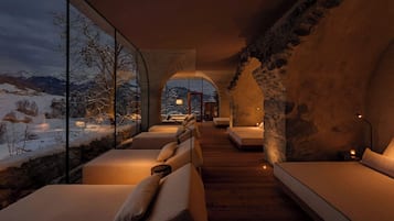 Couples treatment room(s), sauna, hot tub, steam room, massages