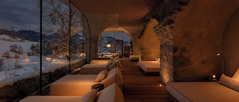 Couples treatment rooms, sauna, hot tub, steam room, massages