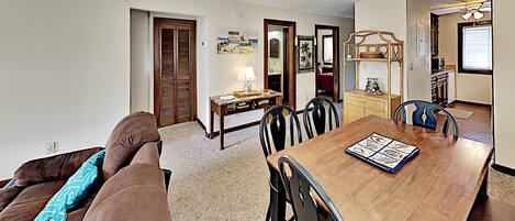 Condo, 2 Bedrooms | Dining