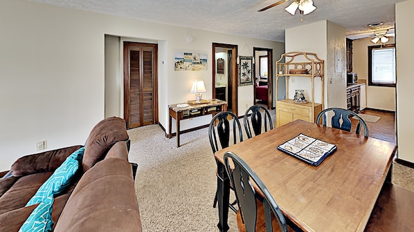 Condo, 2 Bedrooms | Dining