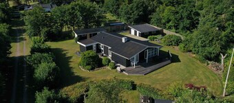 Charming cottage with large fenced garden