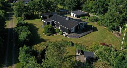 Charming cottage with large fenced garden