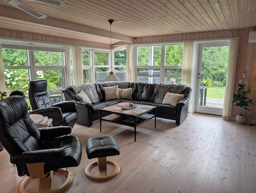 Charming cottage with large fenced garden