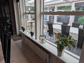 Dining - Charming cottage with large fenced garden (Løgstør)