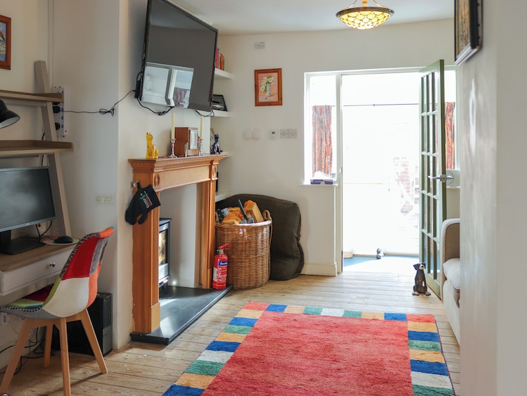A Charming Townhouse In The Heart Of Newtown, Set On A Lovely Street. - Kerry