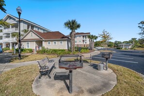 Condo, 2 Bedrooms | Property grounds