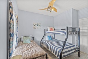 Condo, 2 Bedrooms