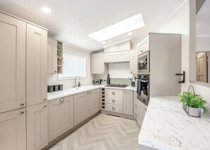 Kühlschrank, Ofen, Herdplatte, Toaster