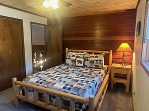4 bedrooms, free WiFi - Valley of the Pines Chalet (Red River)