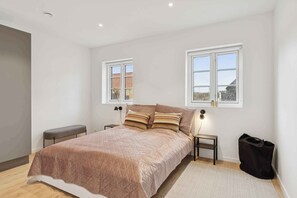 3 bedrooms, iron/ironing board, free WiFi