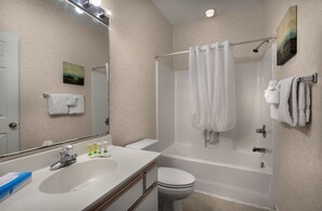 Apartment, 2 Schlafzimmer | Badezimmer | Handtücher