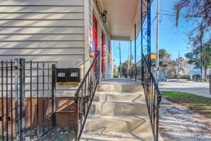 Property grounds - Entire 2BD, Near Forsyth Park (Savannah)