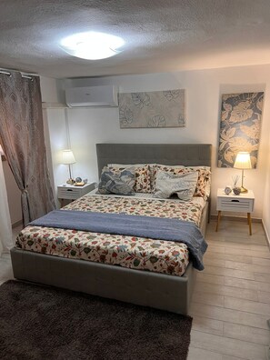 2 bedrooms, iron/ironing board, WiFi, bed sheets