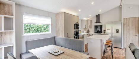Fridge, oven, stovetop, toaster