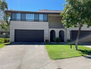 Exterior - Fully Furnished, 3 King Bedrooms, Townhouse  on Bluebird Lane, Palmdale (Palmdale)