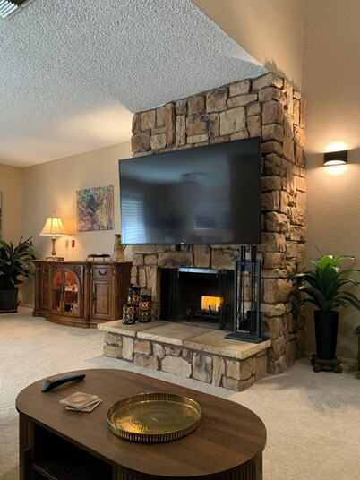 Fully Furnished, 3 King Bedrooms, Townhouse  on Bluebird Lane, Palmdale