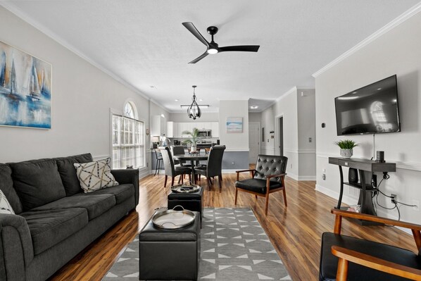 Living area - Magnolia Place 4639-104 2 Bedroom Condo (Myrtle Beach)