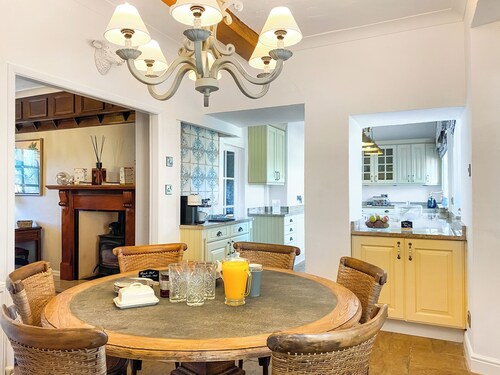 3 bedroom accommodation in Featherstone, near Wakefield