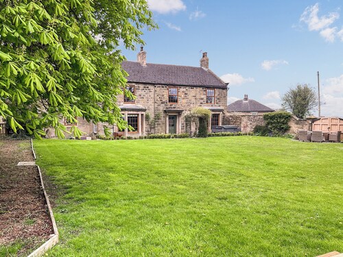 3 bedroom accommodation in Featherstone, near Wakefield