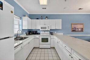 Condo, 2 Bedrooms | Private kitchen