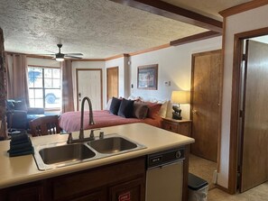 1 bedroom, free WiFi - Riverbend #1 E - Efficiency on the River (Red River)