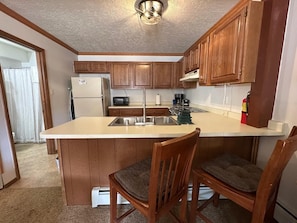 Oven, stovetop, dishwasher, toaster - Riverbend #1 E - Efficiency on the River (Red River)