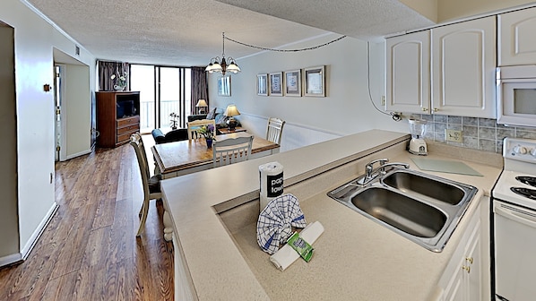 Condo, 2 Bedrooms | Private kitchen