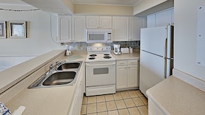 Condo, 2 Bedrooms | Private kitchen