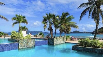 30 STEPS FROM THE SEA, BEACH LEVEL, QUIET END  , AWESOME VIEWS OF ST JOHN