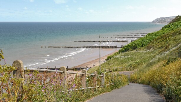 A coastal pathway leading to a beach with a wooden fence and a cliff in the background. - 2 bedroom accommodation in Cromer (Cromer)