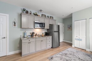 Condo, 1 Bedroom | Private kitchen