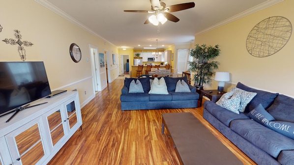 Condo, 3 Bedrooms | Living area
