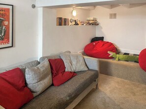 Living area - 3 bedroom accommodation in St Ives (St Ives)