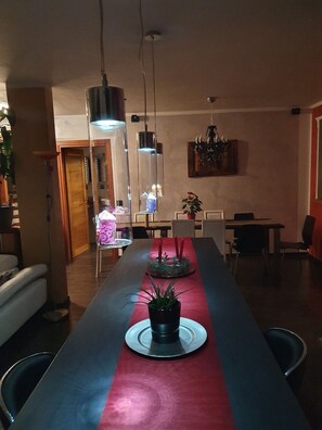 House, 4 Bedrooms, Accessible, Smoking | Dining room