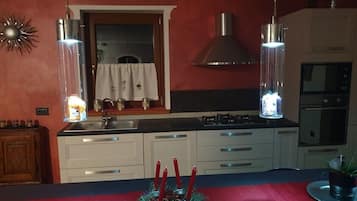 House, 4 Bedrooms, Accessible, Smoking | Interior