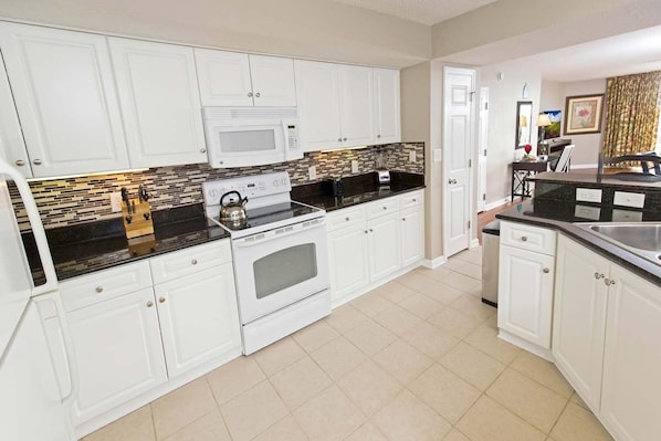 Condo, 2 Bedrooms | Private kitchen