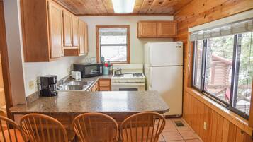 Horno, placa de cocina, lavavajillas, cafetera/tetera