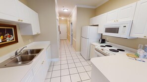 Condo, 1 Bedroom | Private kitchen