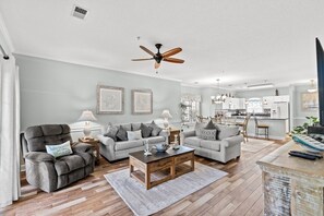 Condo, 2 Bedrooms | Living area